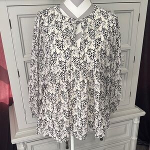 Entro Black and Cream Floral Style Tie-Neck Blouse Size Large